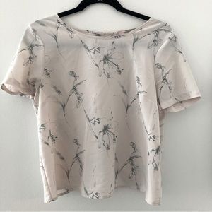Light pink floral t-shirt, Women's Medium, Tie Back